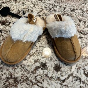 Nicole Miller Girls Tan Slippers with White Faux Fur  Size 7 NWT